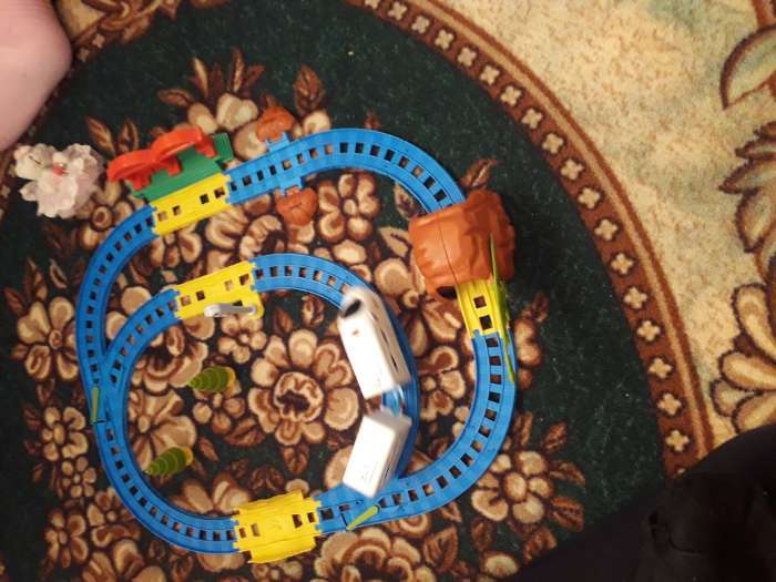 Фотография покупателя товара Железная дорога «Пассажирский поезд», со светозвуковыми эффектами, протяжённость пути 2,2 м - Фото 1