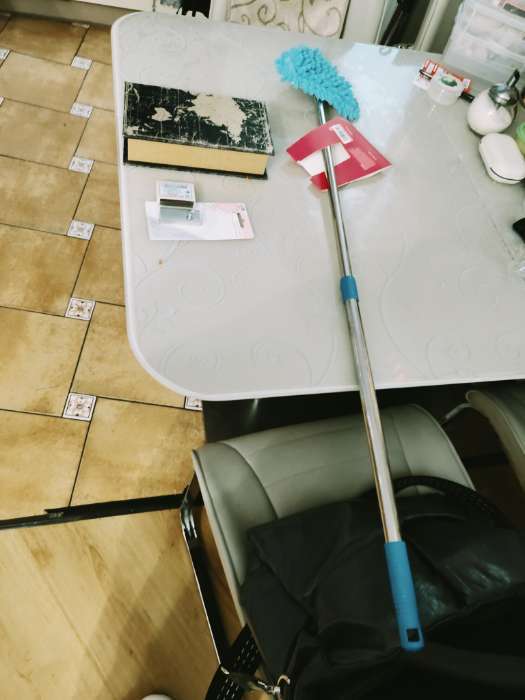 Фотография покупателя товара Щётка для окон Доляна, телескопическая ручка 54(86) см, поворотная головка, насадка из микрофибры 14×16 см, синяя - Фото 2