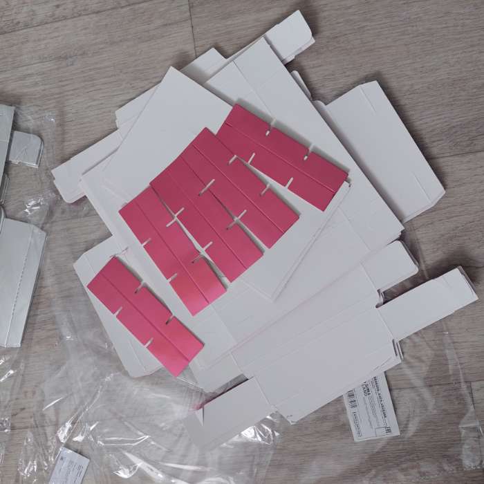 Фотография покупателя товара Коробка для конфет, кондитерская упаковка, 9 ячеек, «Бордовая», 14.7×14.7×3.5 см - Фото 2