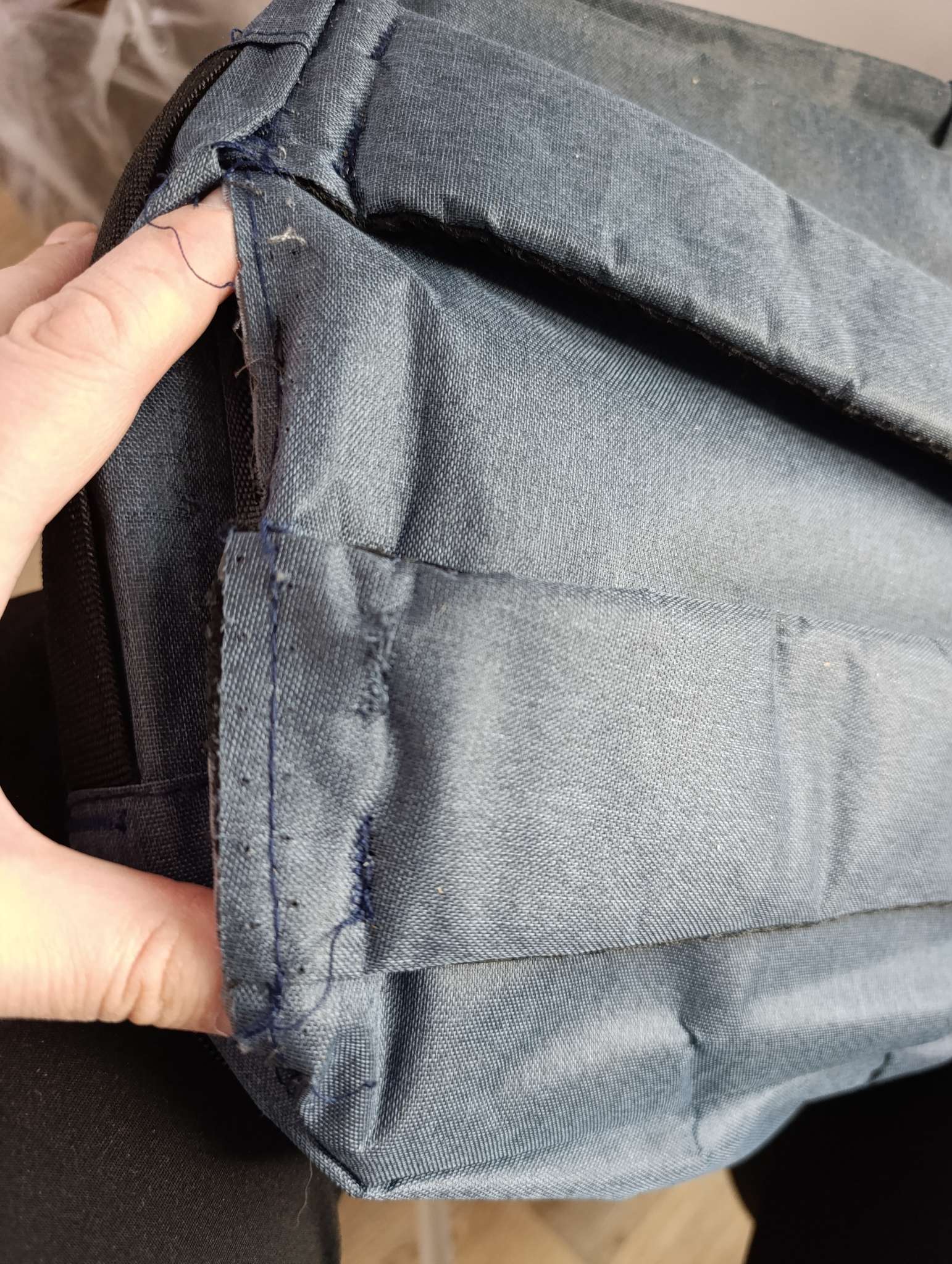 Фотография покупателя товара Рюкзак городской на молнии, с карманами, отделом для ноутбука, USB портом, однотонный, размер 30×12×43 см, синий - Фото 2