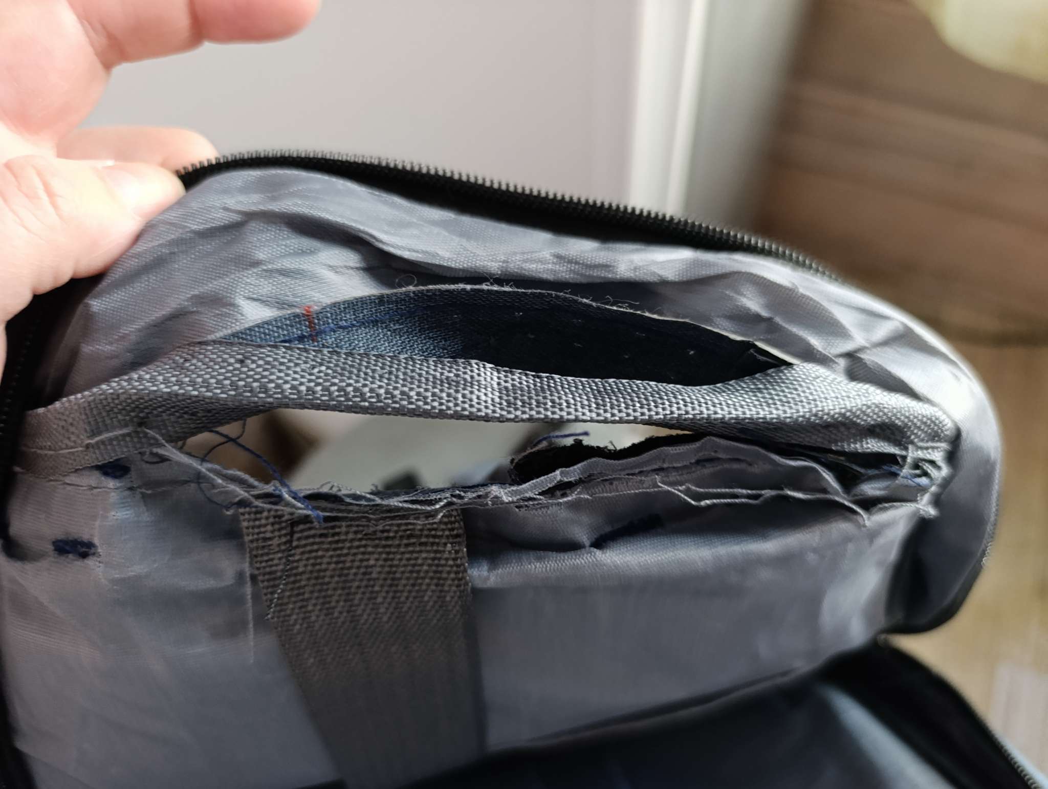 Фотография покупателя товара Рюкзак городской на молнии, с карманами, отделом для ноутбука, USB портом, однотонный, размер 30×12×43 см, синий - Фото 10