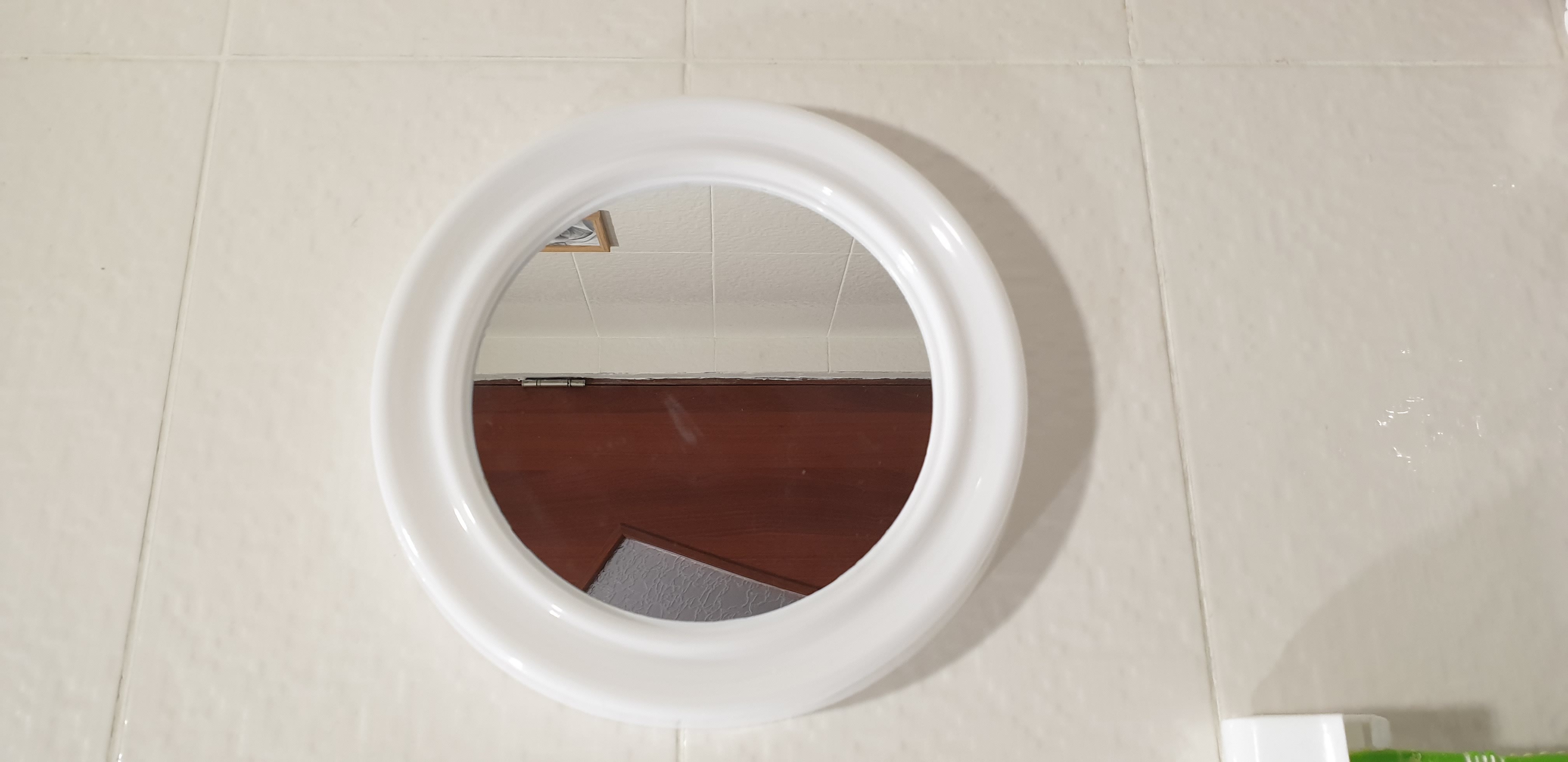 Фотография покупателя товара Зеркало настенное «Скромность», d зеркальной поверхности 18,5 см, цвет белый
