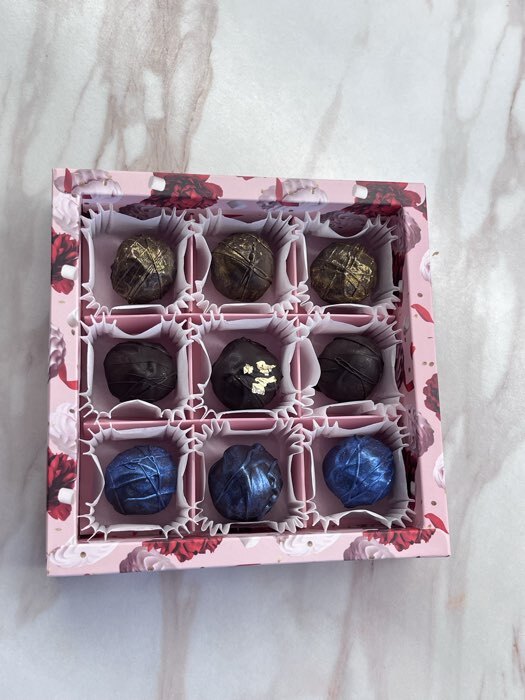 Фотография покупателя товара Коробка под 9 конфет с ячейками «Для самой красивой», 14.5×14.5×3 см - Фото 1