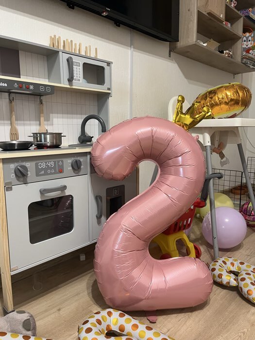 Фотография покупателя товара Воздушный шар фольгированный 40" «Цифра 2 с короной» - Фото 3