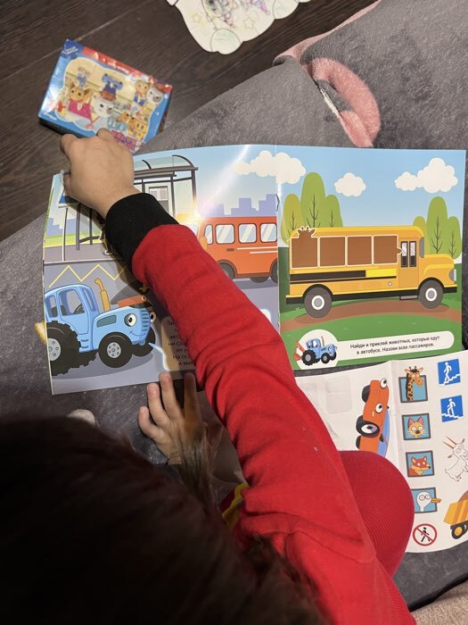 Фотография покупателя товара Книга детская с наклейками «Знакомимся с профессиями», Синий трактор - Фото 3