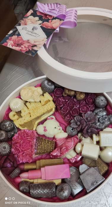 Фотография покупателя товара Коробка подарочная круглая с окном, завальцованная, белая, 15×6 см - Фото 2