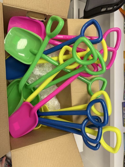 Фотография покупателя товара Лопата детская, 55.5 см, МИКС - Фото 1