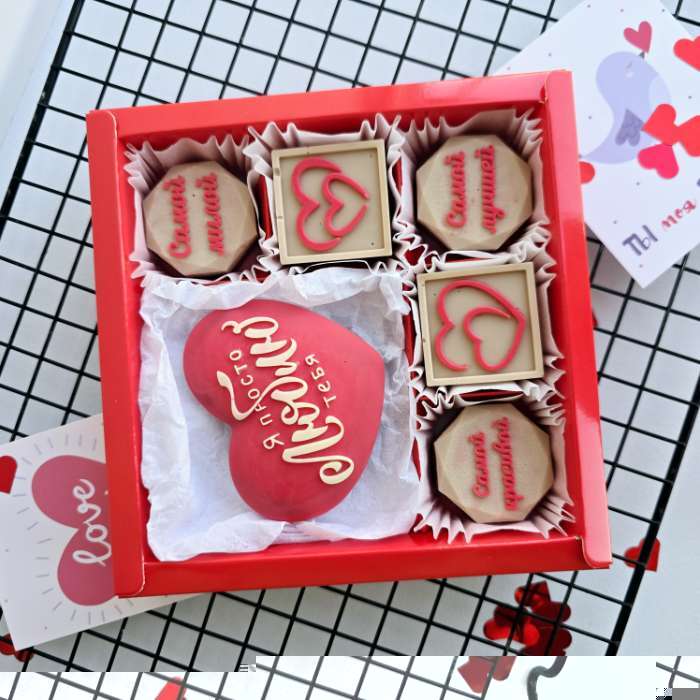 Фотография покупателя товара Коробка под 4 конфеты со скретч-слоем «Только для тебя», 10.5×10.5×3.5 см - Фото 5