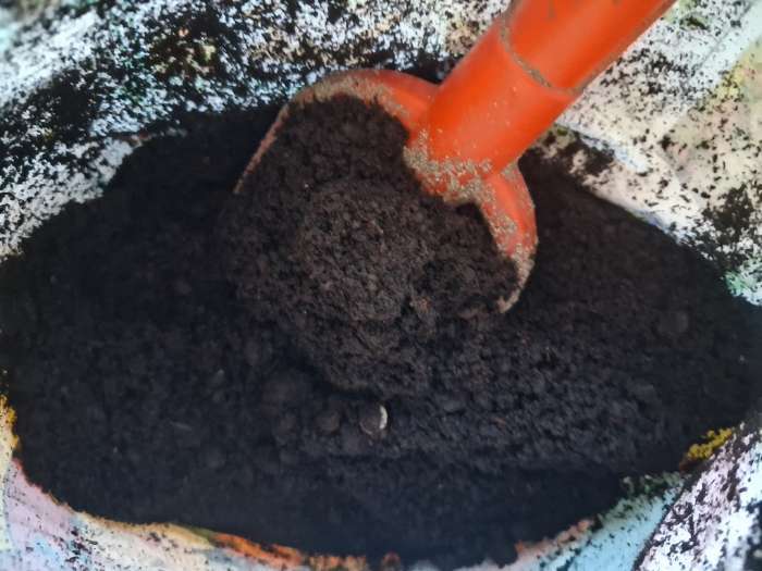 Фотография покупателя товара Почвогрунт «Земля-Матушка» Универсальный для рассады, зелени и цветов, 3 л - Фото 2