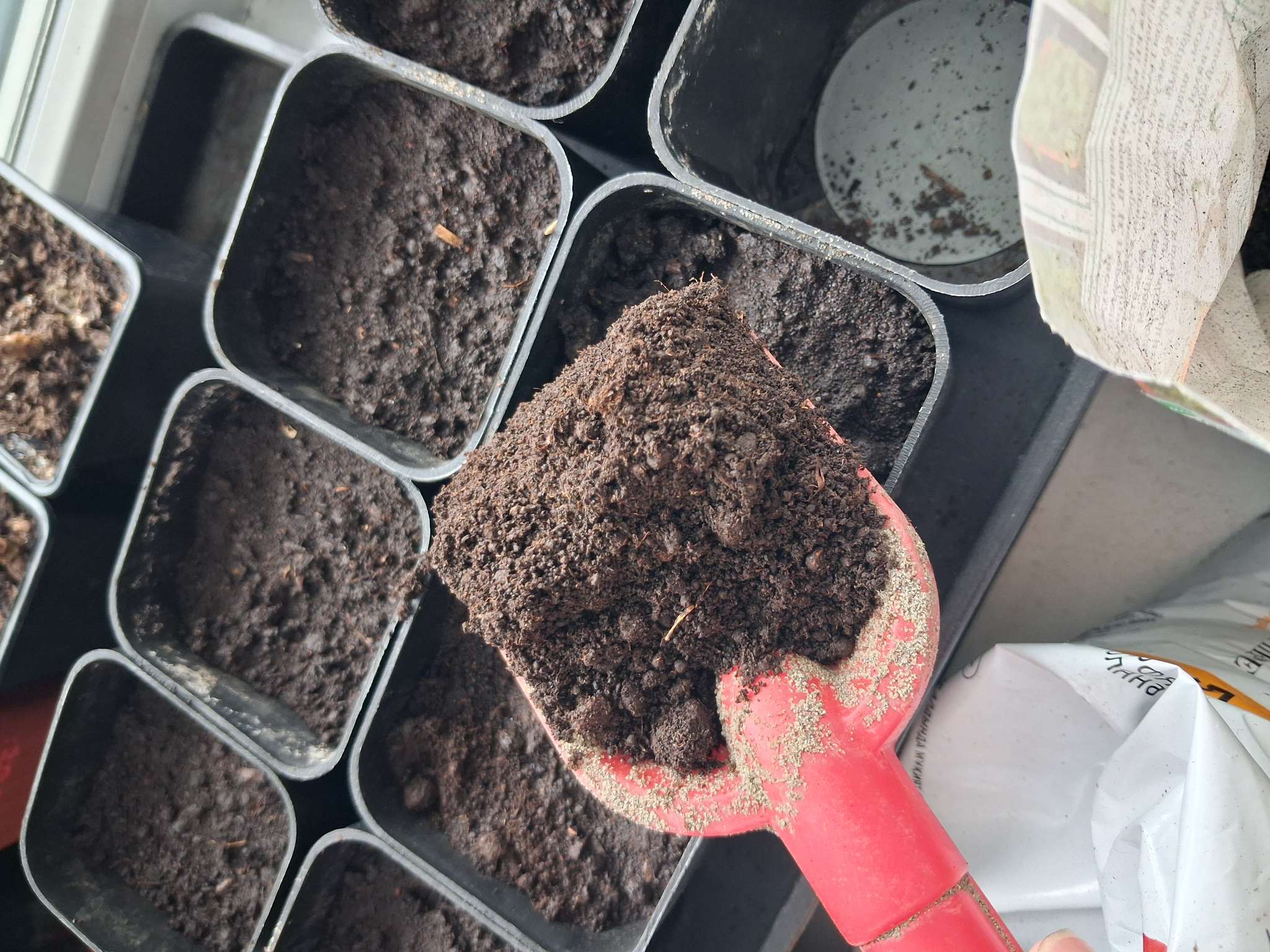 Фотография покупателя товара Почвогрунт «Земля-Матушка» Универсальный для рассады, зелени и цветов, 3 л - Фото 4