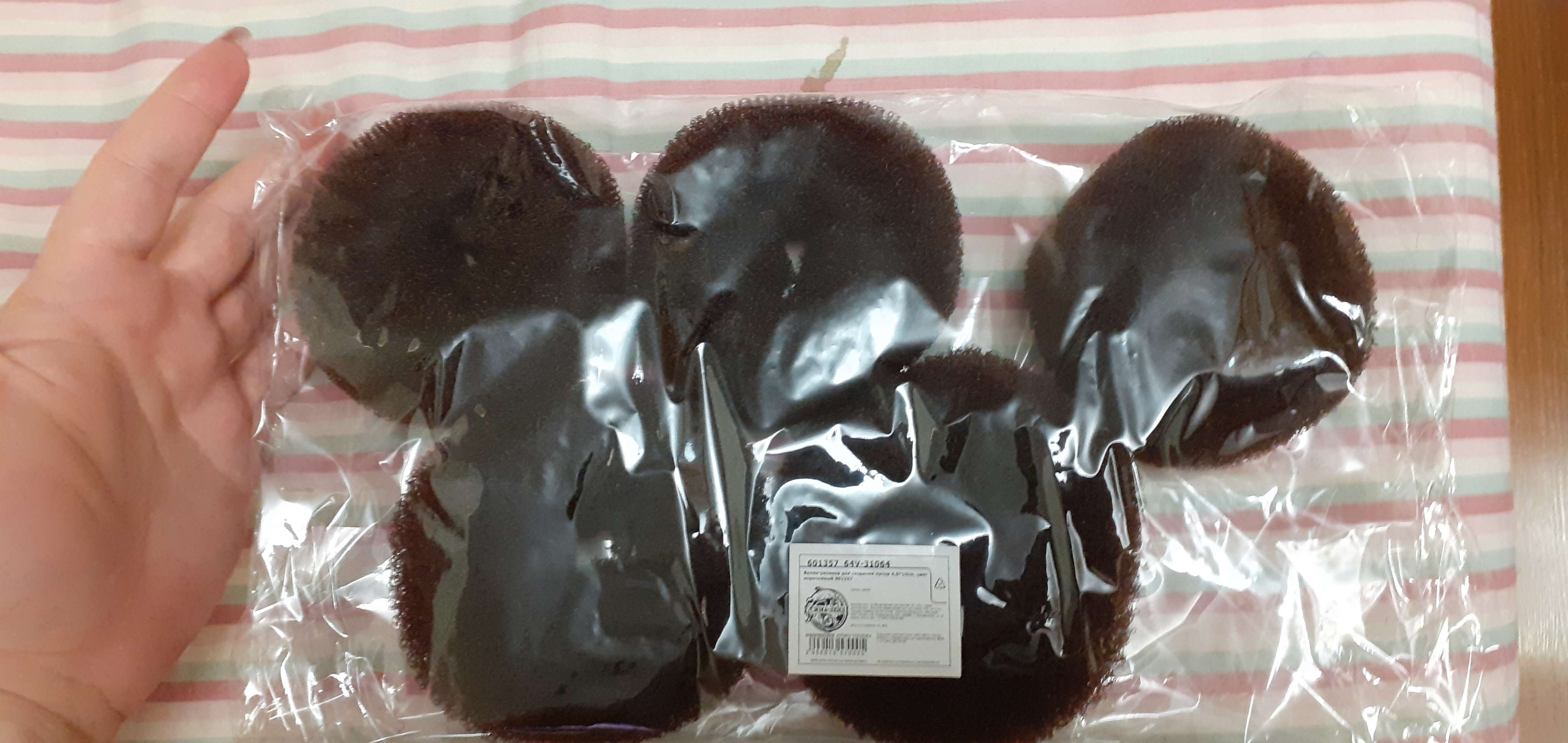 Фотография покупателя товара Валик-резинка для создания пучка, 4,5х10 см, коричневый - Фото 3
