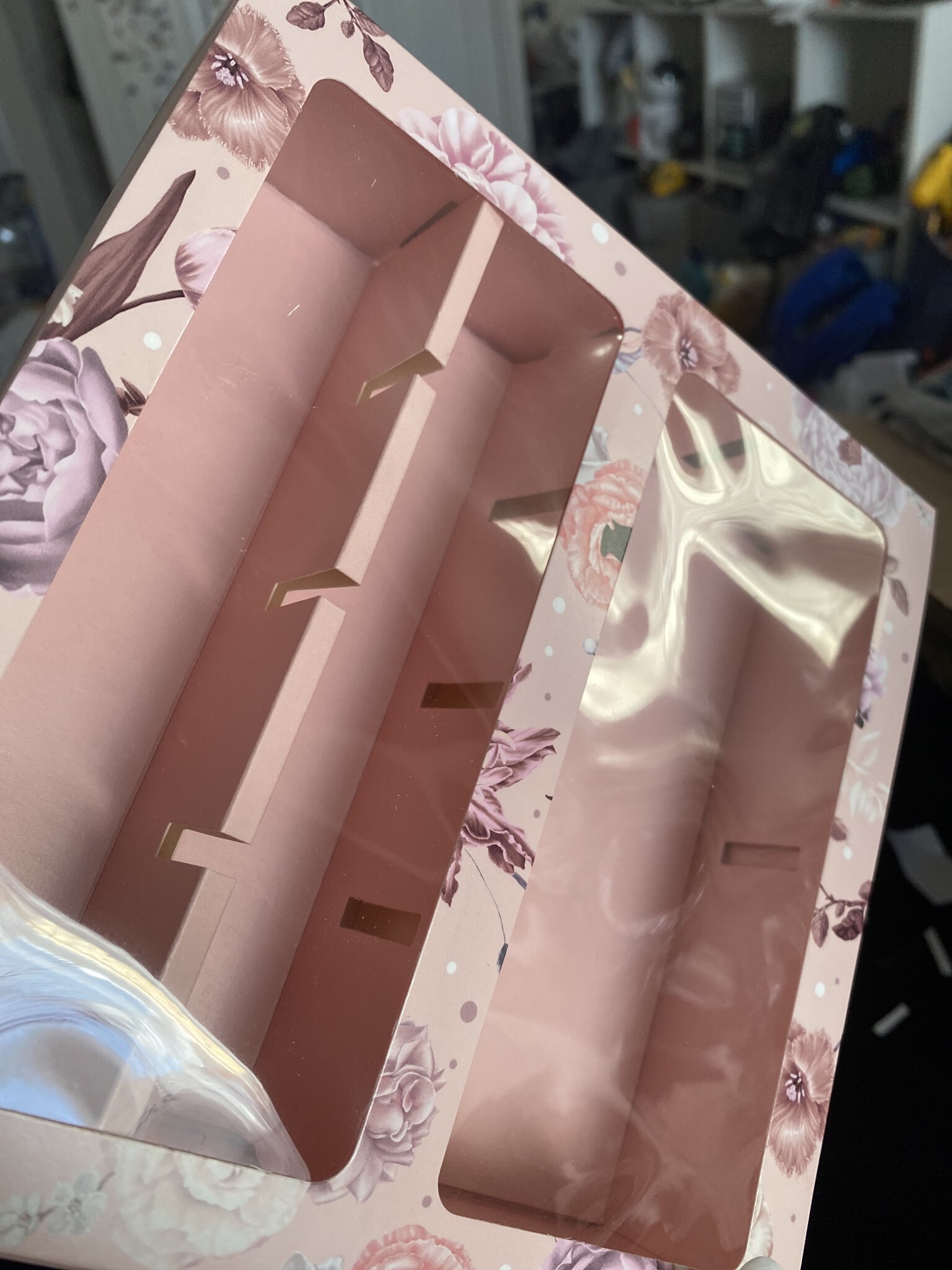 Фотография покупателя товара Коробка под 8 конфет и шоколад с ячейками, кондитерская упаковка, «Розовые цветы» 18×18×4 см - Фото 7