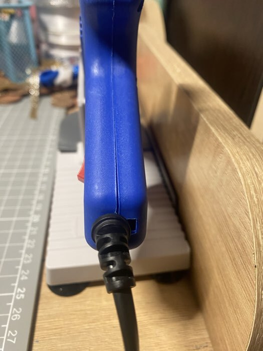 Фотография покупателя товара Клеевой пистолет ТУНДРА, 30 Вт, 220 В, выключатель, индикатор, антикапля, шнур 1.2 м, 7 мм - Фото 6