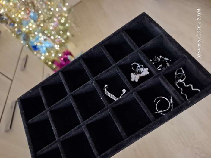 Фотография покупателя товара Подставка для украшений QF18 ячеек, флок, 21×12.3×2.5 см, серая - Фото 2