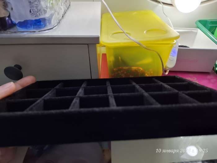 Фотография покупателя товара Подставка для украшений QF18 ячеек, флок, 21×12.3×2.5 см, серая - Фото 1