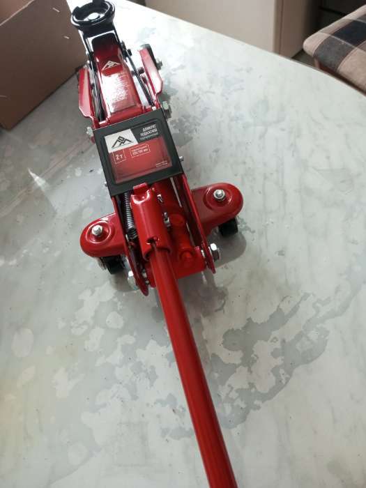 Фотография покупателя товара Домкрат подкатной гидравлический ЛОМ, подъем/подхват 320/130 мм, 2 т - Фото 4