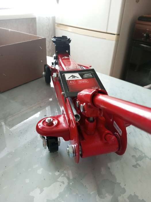 Фотография покупателя товара Домкрат подкатной гидравлический ЛОМ, подъем/подхват 320/130 мм, 2 т - Фото 5