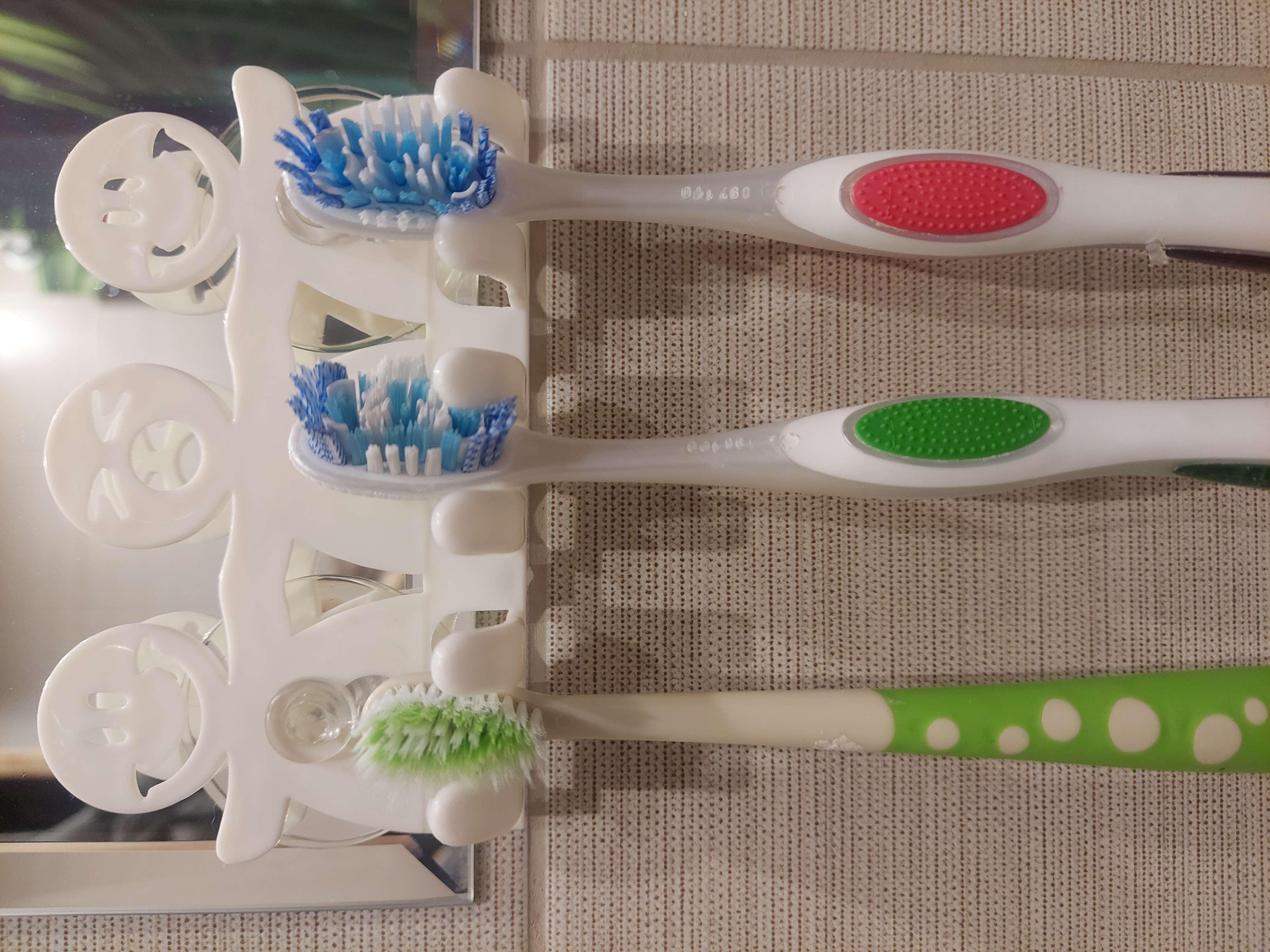 Фотография покупателя товара Держатель для зубных щёток на присосках, дизайн МИКС - Фото 1