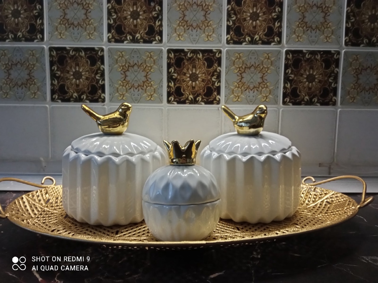 Фотография покупателя товара Банка керамическая для сыпучих продуктов Доляна «Золотое крыло», 900 мл, цвет белый - Фото 5