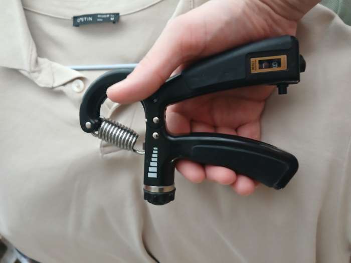 Фотография покупателя товара Эспандер кистевой ONLYTOP, со счётчиком, 20 кг, цвета МИКС - Фото 3