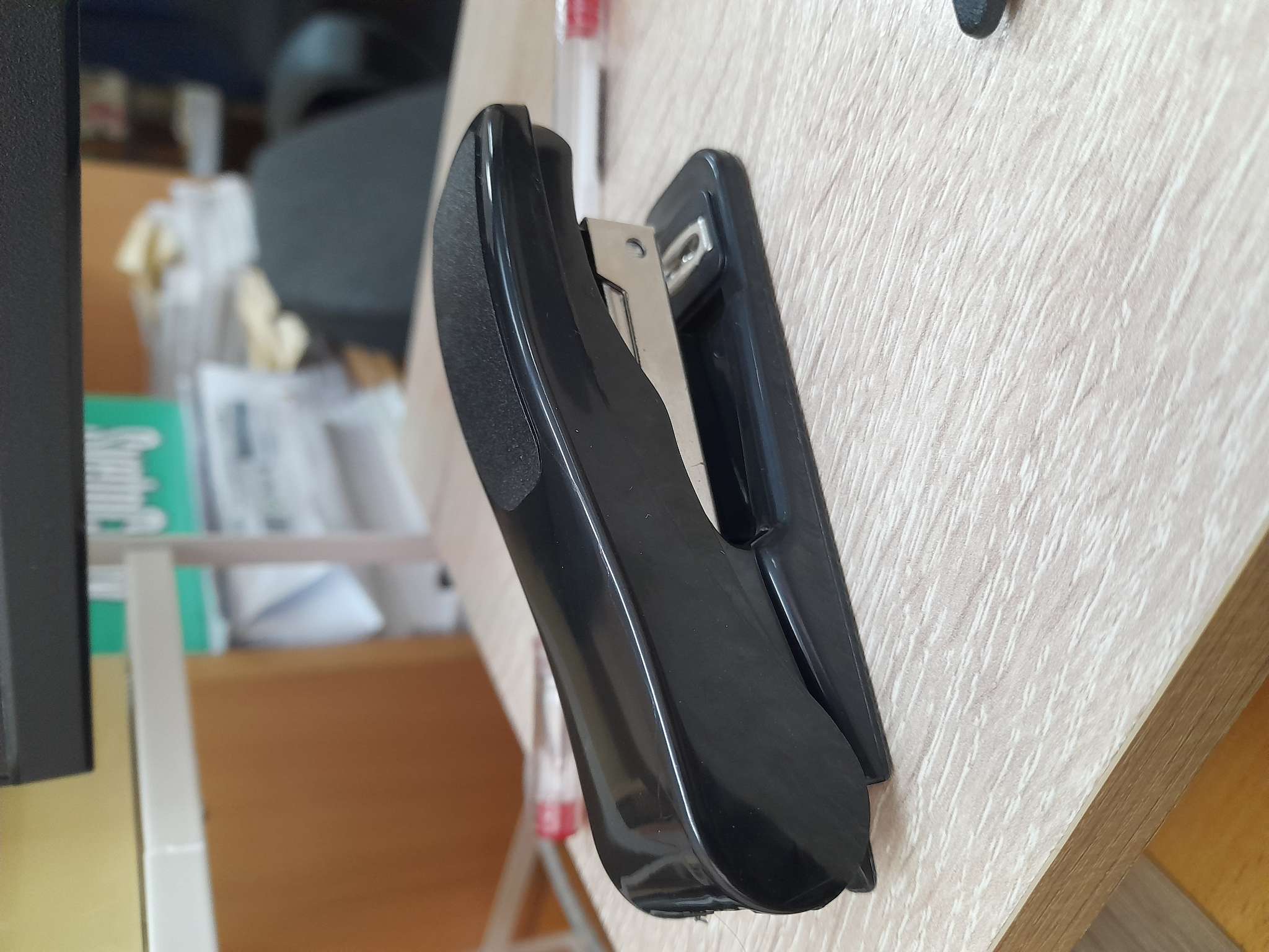 Фотография покупателя товара Степлер № 10 Attomex, до 18 листов, встроенный антистеплер, чёрный - Фото 1