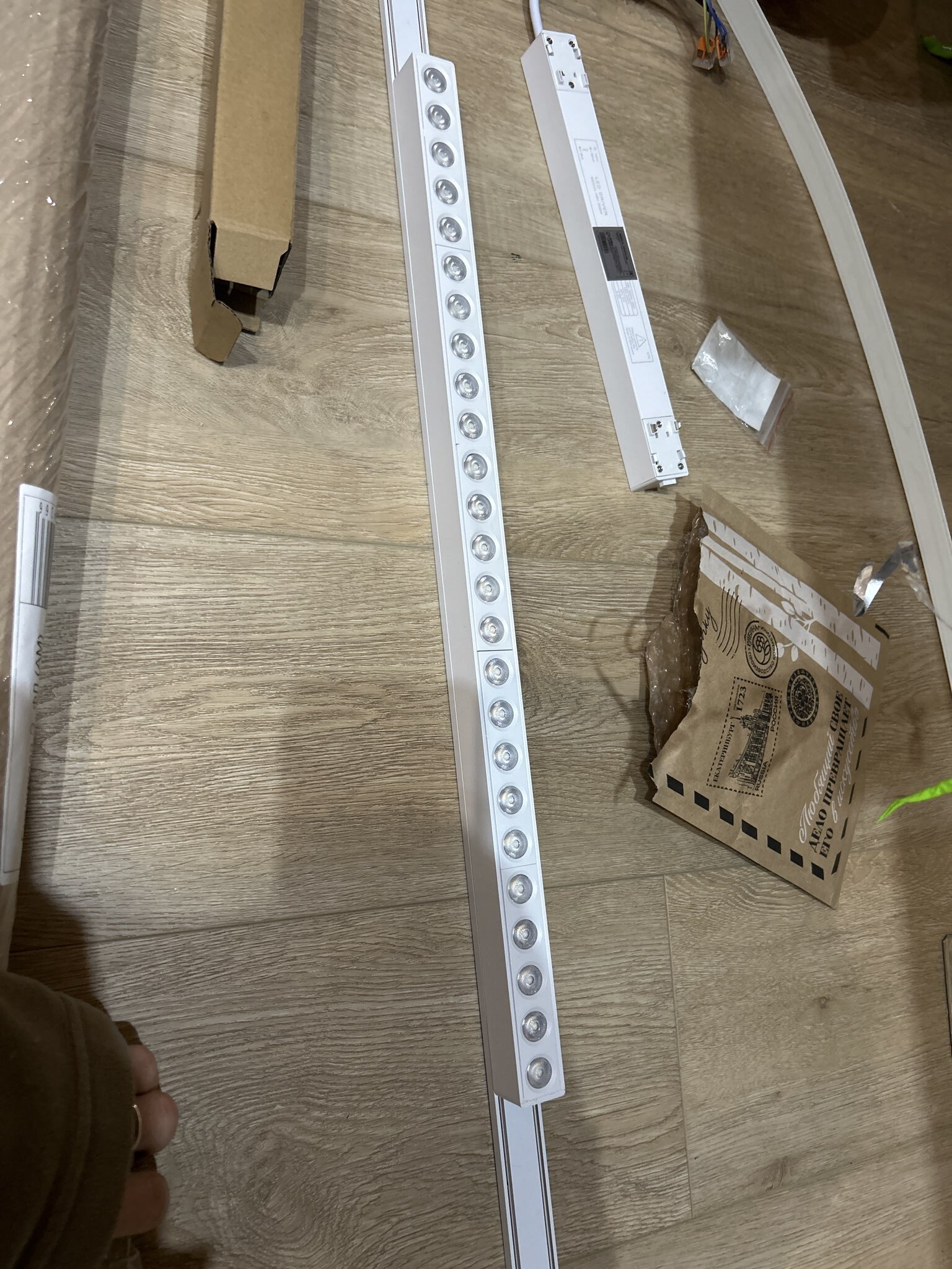 Фотография покупателя товара Шинопровод магнитный трековый ULTRA «Слим-100», 2-жильный, чёрный, 200 см - Фото 3