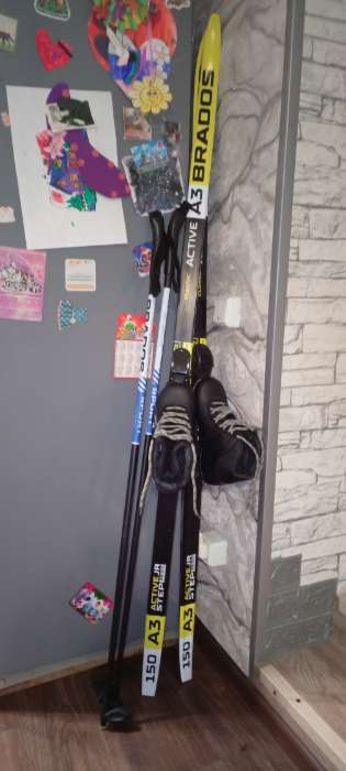 Фотография покупателя товара Комплект лыжный: пластиковые лыжи 160 см с насечкой, стеклопластиковые палки 120 см, крепления SNS, цвета МИКС - Фото 2