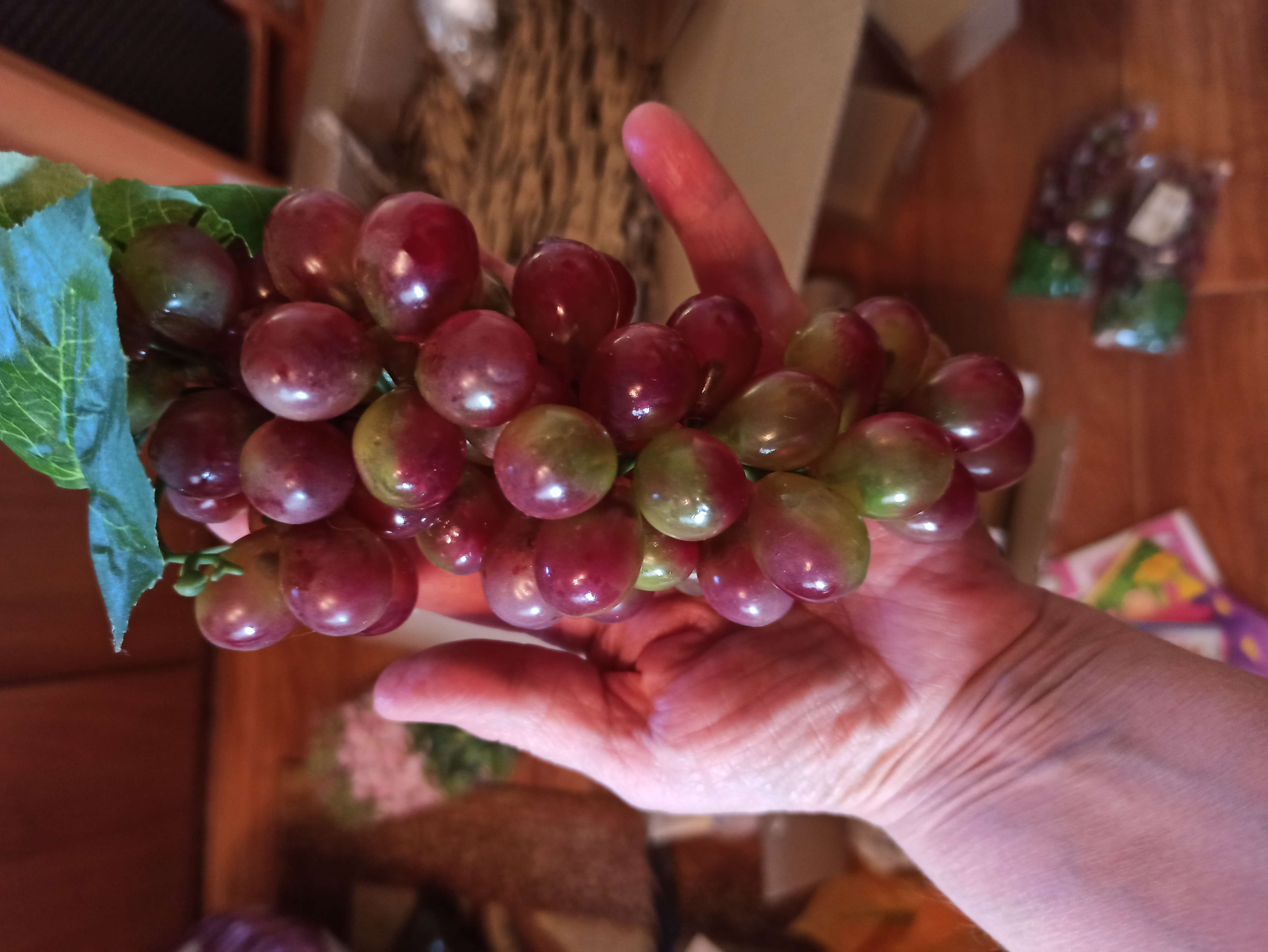 Фотография покупателя товара Муляж "Виноград овальный" 24 см 60 ягод, микс - Фото 3