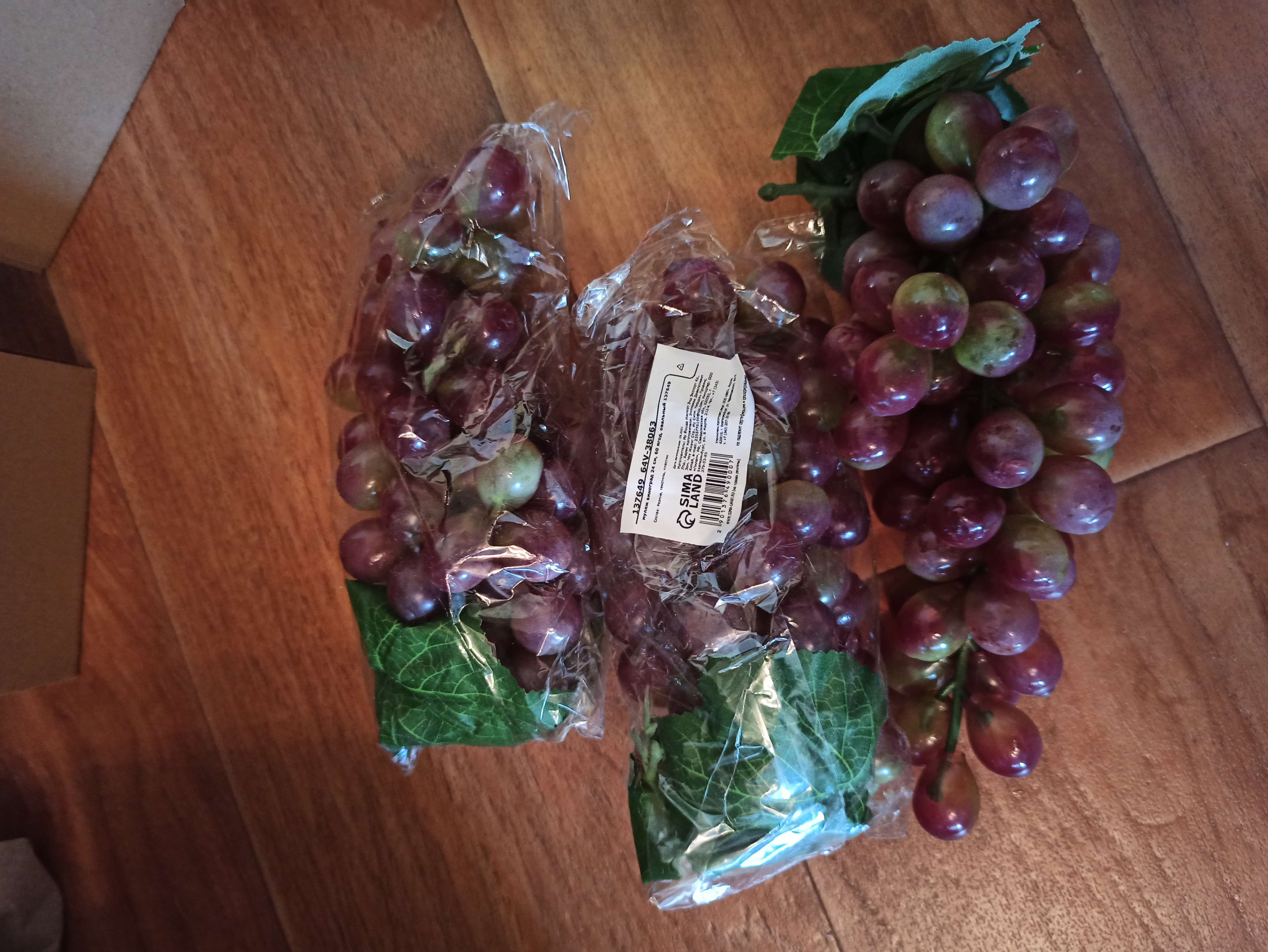 Фотография покупателя товара Муляж "Виноград овальный" 24 см 60 ягод, микс - Фото 2