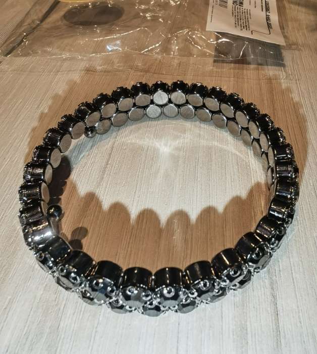 Фотография покупателя товара Браслет-пружинка со стразами, d=6.5 см, чёрный - Фото 2