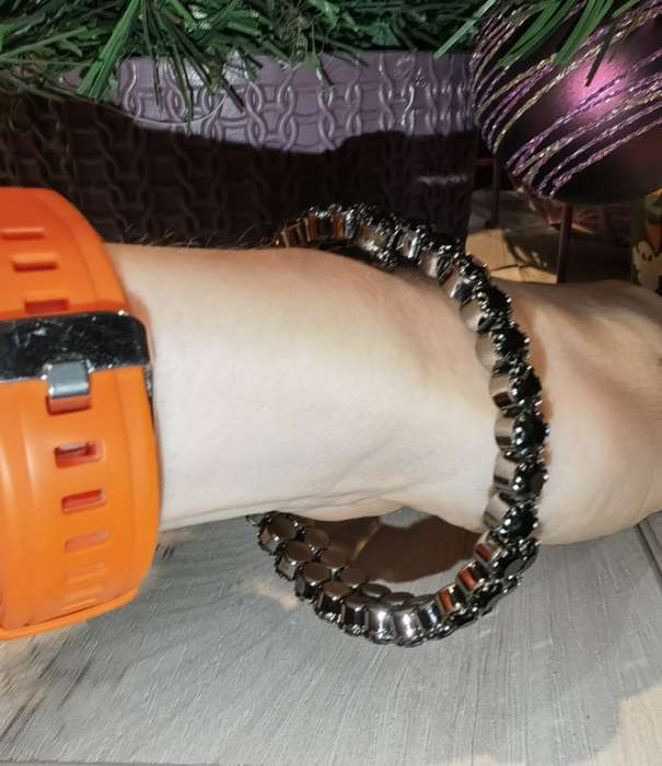 Фотография покупателя товара Браслет-пружинка со стразами, d=6.5 см, чёрный - Фото 3