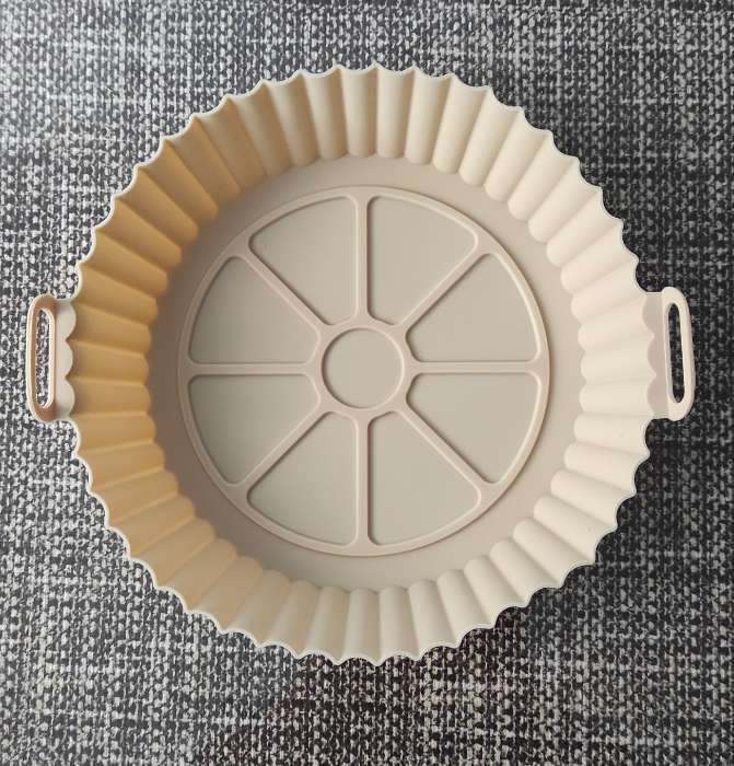 Фотография покупателя товара Форма для запекания в аэрогриле Доляна, силикон, d=20 см, цвет бежевый - Фото 2