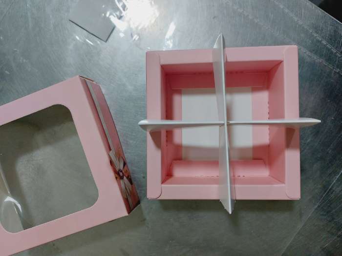 Фотография покупателя товара Коробка под 4 конфеты с ячейками «Для тебя», 10×10×3 см - Фото 2