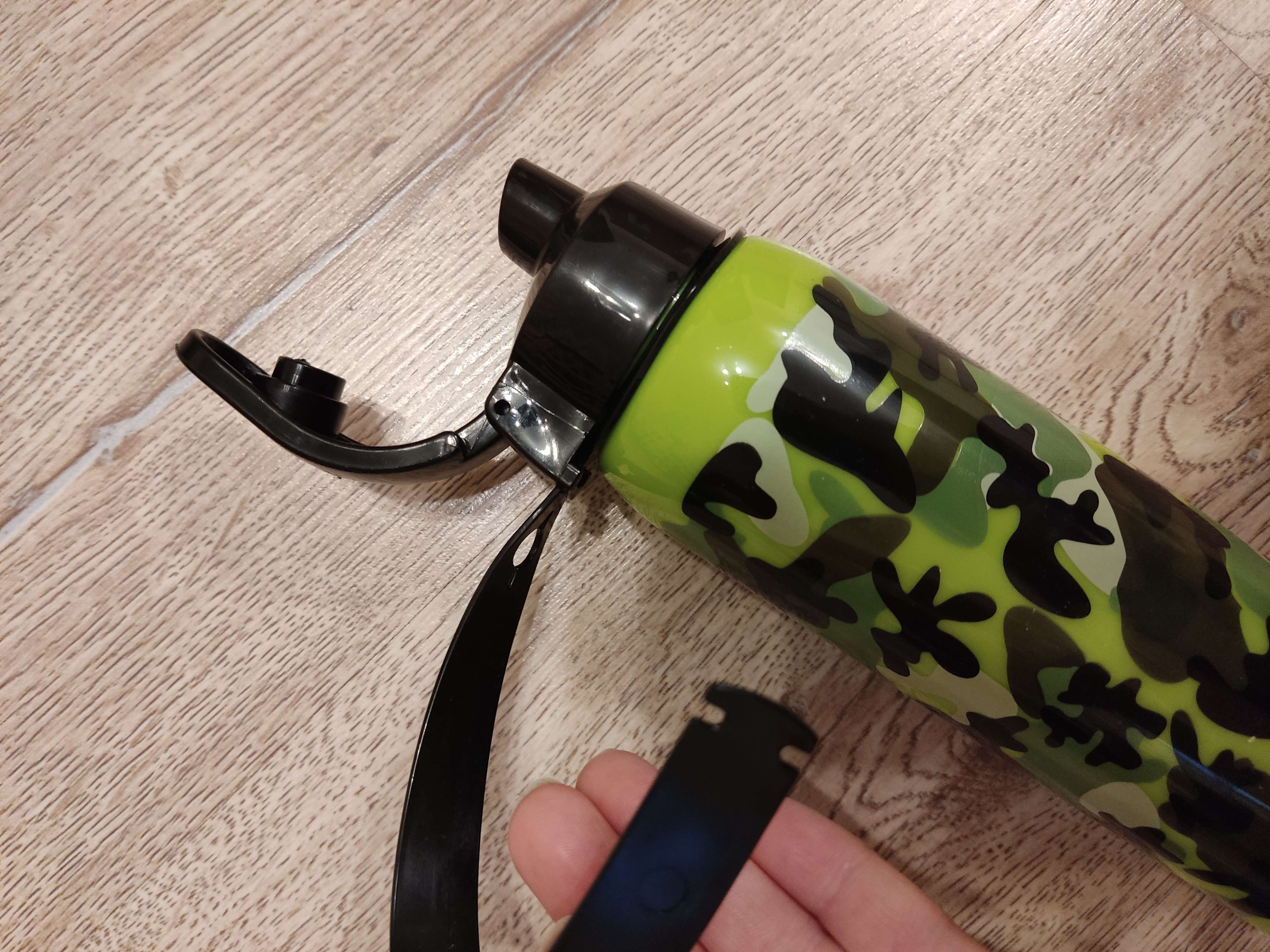 Фотография покупателя товара Бутылка для воды пластиковая «Милитари», 500 мл, 6×6×23 см, цвет зелёный - Фото 5