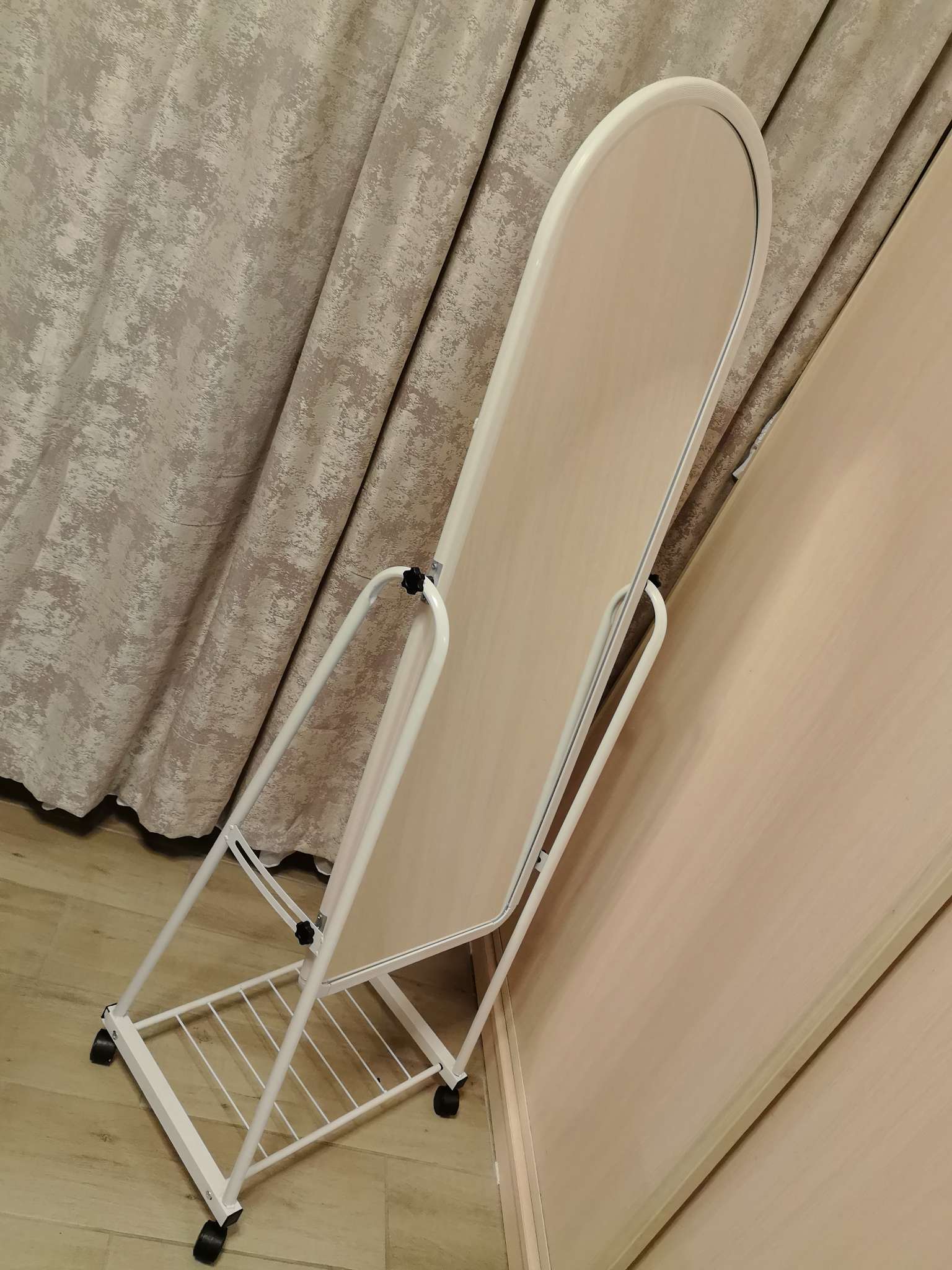 Фотография покупателя товара УЦЕНКА Зеркало напольное «Basic», на колёсиках, 44×160 см, черное - Фото 2