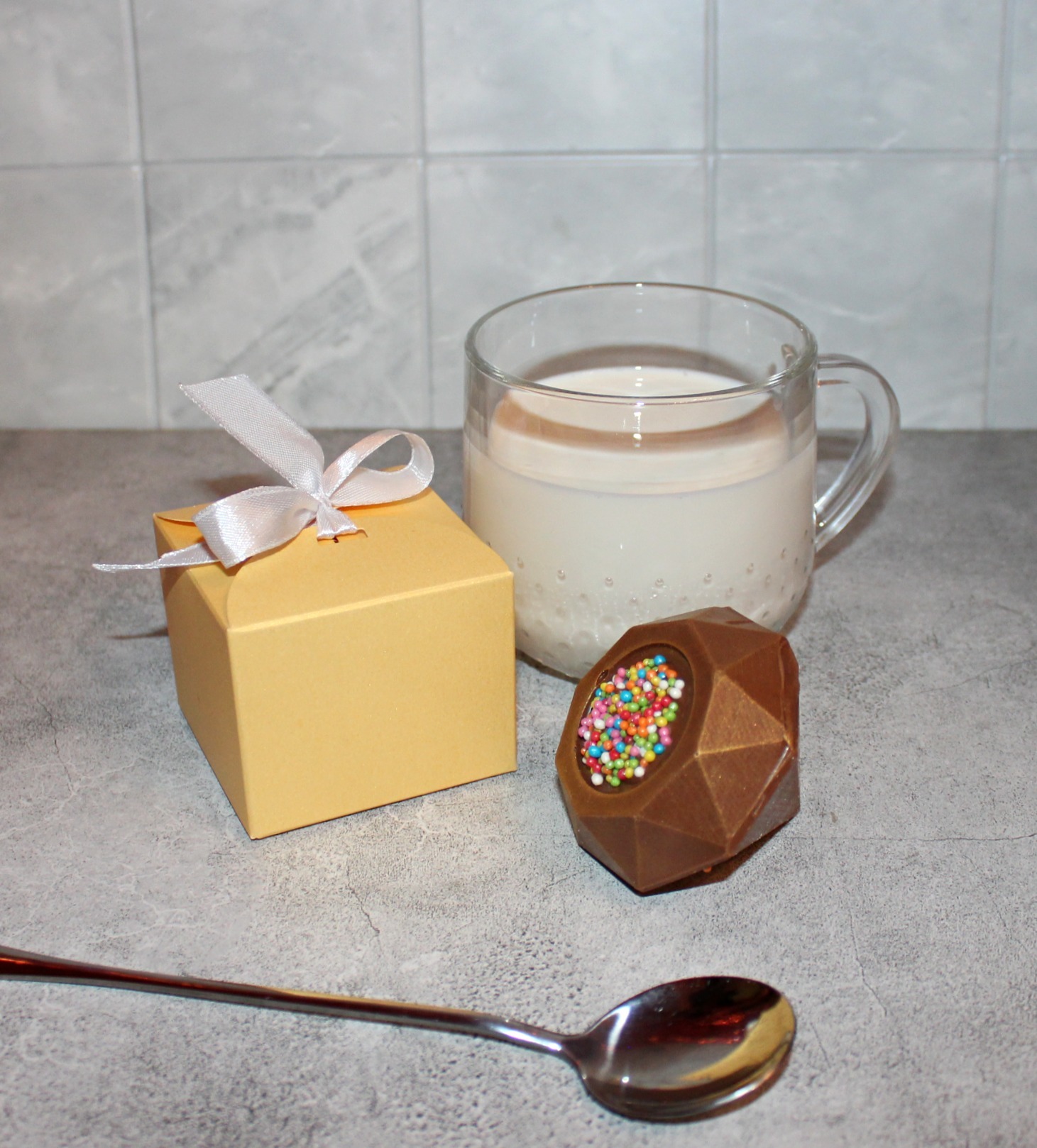 Фотография покупателя товара Шоколадная бомбочка с маршмеллоу «Счастье внутри» молочный шоколад, 38 г - Фото 1