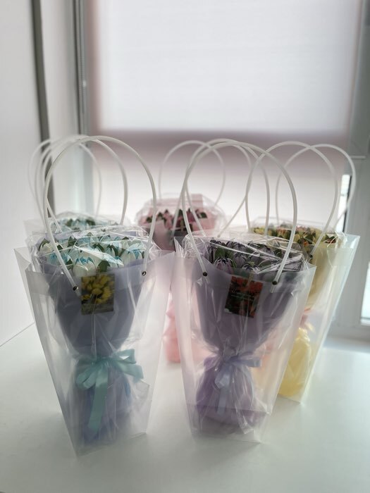 Фотография покупателя товара Сумка для цветов прозрачная с каймой, влагостойкая, 47×34×19 см - Фото 2