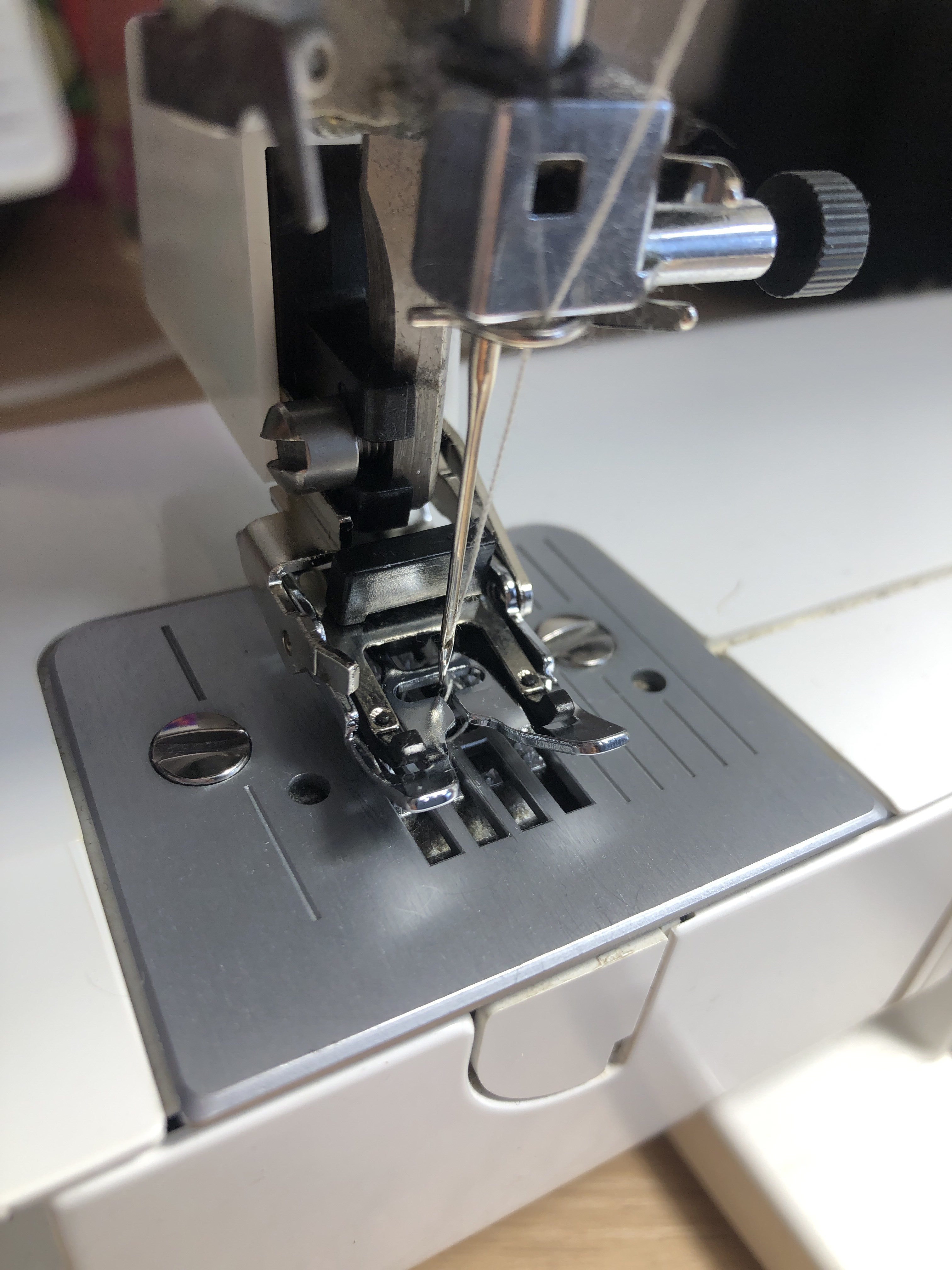 Фотография покупателя товара Лапка для швейных машин, шагающая, верхний транспортёр 5 мм, AU-118, 7,5 × 2 × 3,7 см - Фото 5