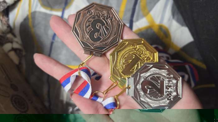 Фотография покупателя товара Медаль призовая «1 место» золото 199, d=5 см, без ленты - Фото 11