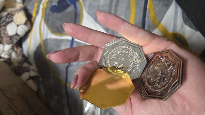 Фотография покупателя товара Медаль призовая «1 место» золото 199, d=5 см, без ленты - Фото 3