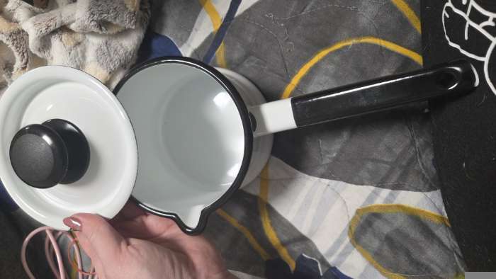 Фотография покупателя товара УЦЕНКА Ковш эмалированный, 1 л, без крышки, без деколи, металлическая ручка, белый - Фото 1