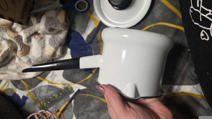 Фотография покупателя товара УЦЕНКА Ковш эмалированный, 1 л, без крышки, без деколи, металлическая ручка, белый - Фото 3