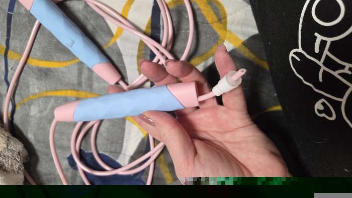 Фотография покупателя товара УЦЕНКА Скакалка спортивная ONLYTOP, 2.7 м, регулируемая, цвет МИКС - Фото 4