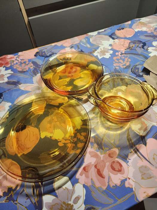 Фотография покупателя товара Сервиз столовый «Дымка», 6 предметов: 2 бульонницы 450 мл, 2 тарелки 500 мл, 2 тарелки d=23 см, жёлтый - Фото 2