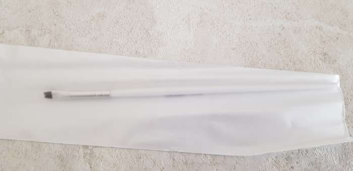 Фотография покупателя товара Кисть для дизайна и наращивания ногтей, прямая, плоская, 17,5 см, d - 0,5 см, цвет белый