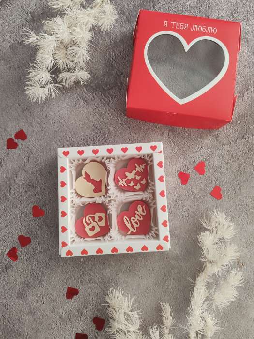 Фотография покупателя товара Коробка под 4 конфеты со скретч-слоем «Только для тебя», 10.5×10.5×3.5 см - Фото 3