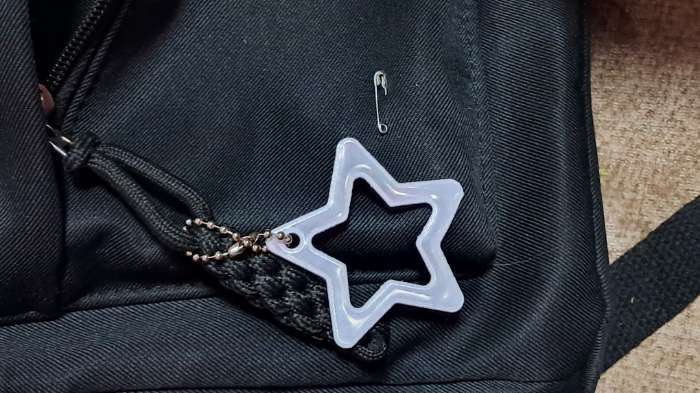 Фотография покупателя товара Светоотражающий элемент «Звезда», двусторонний, 5.5×5.5 см, серый - Фото 2