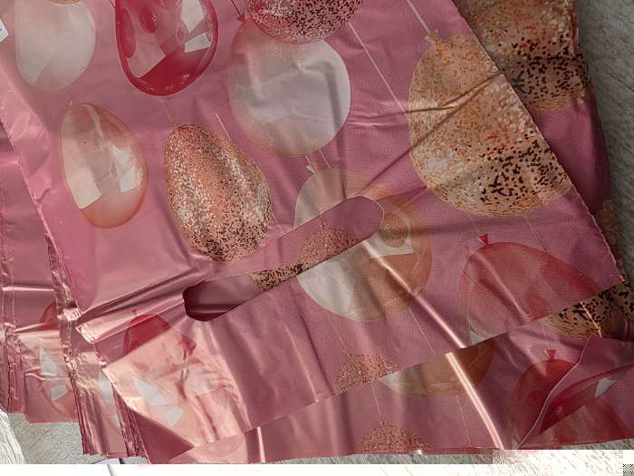 Фотография покупателя товара Пакет подарочный «Праздничные шары», полиэтиленовый с вырубной ручкой, 30 мкм, 20×30 см - Фото 6