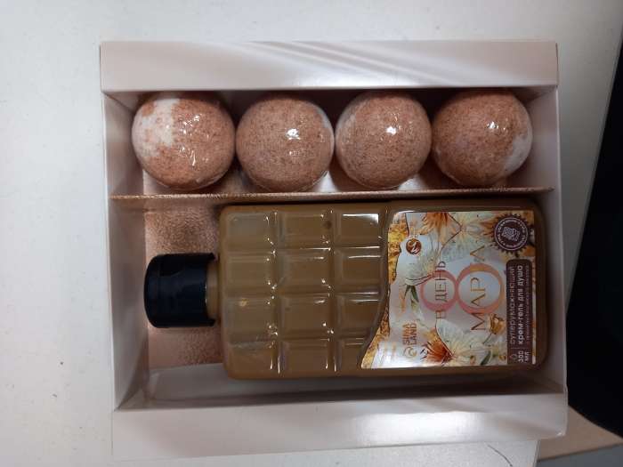 Фотография покупателя товара Набор «В день 8 марта»: гель для душа, 300 мл, шоколадный аромат; бомбочки для ванны, 4 шт х 40 г, ваниль - Фото 1