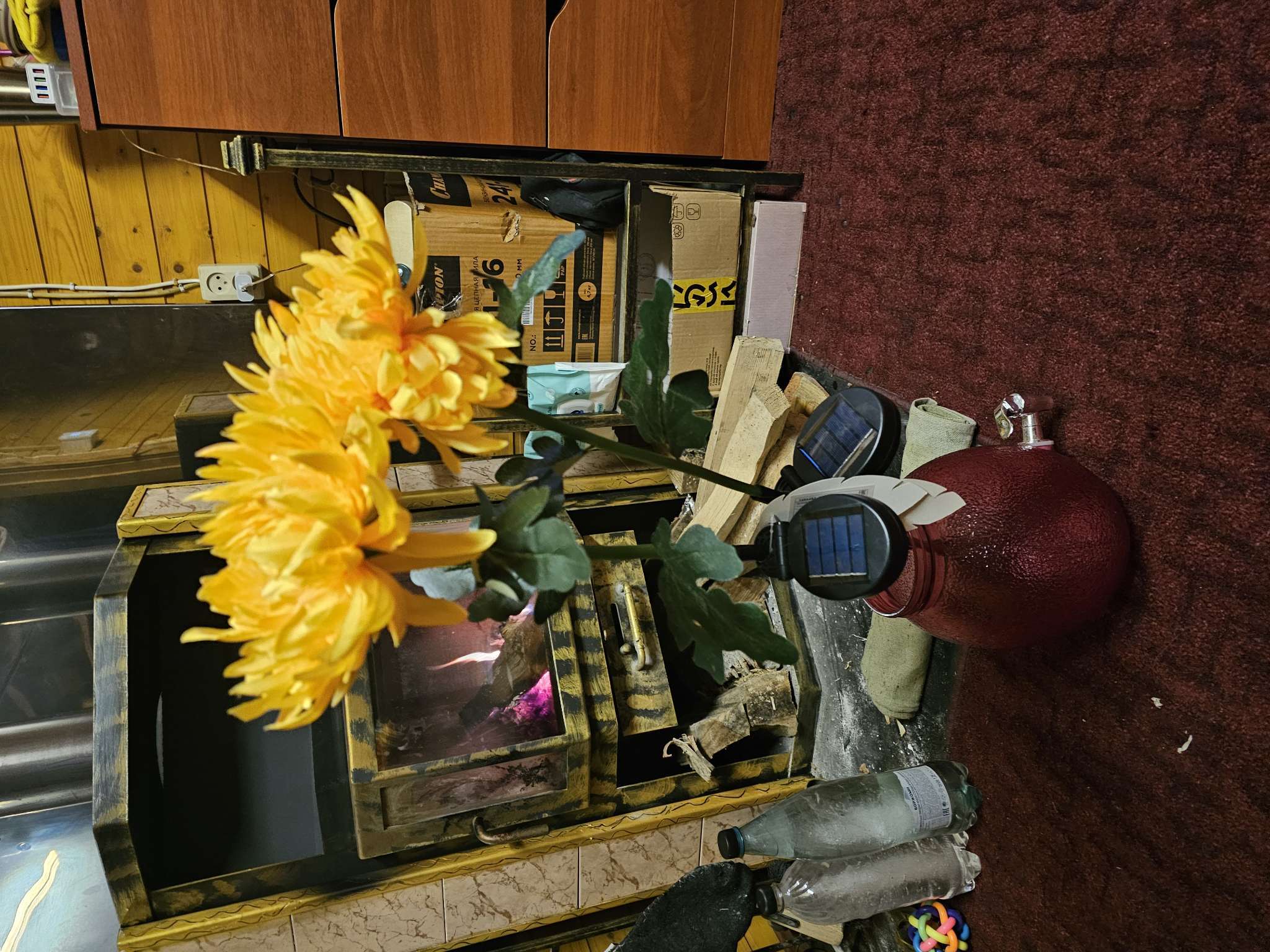 Фотография покупателя товара Садовый светильник «Хризантема белая», уличный, на солнечной батарее, 80 см, 1 LED, свечение белое - Фото 3